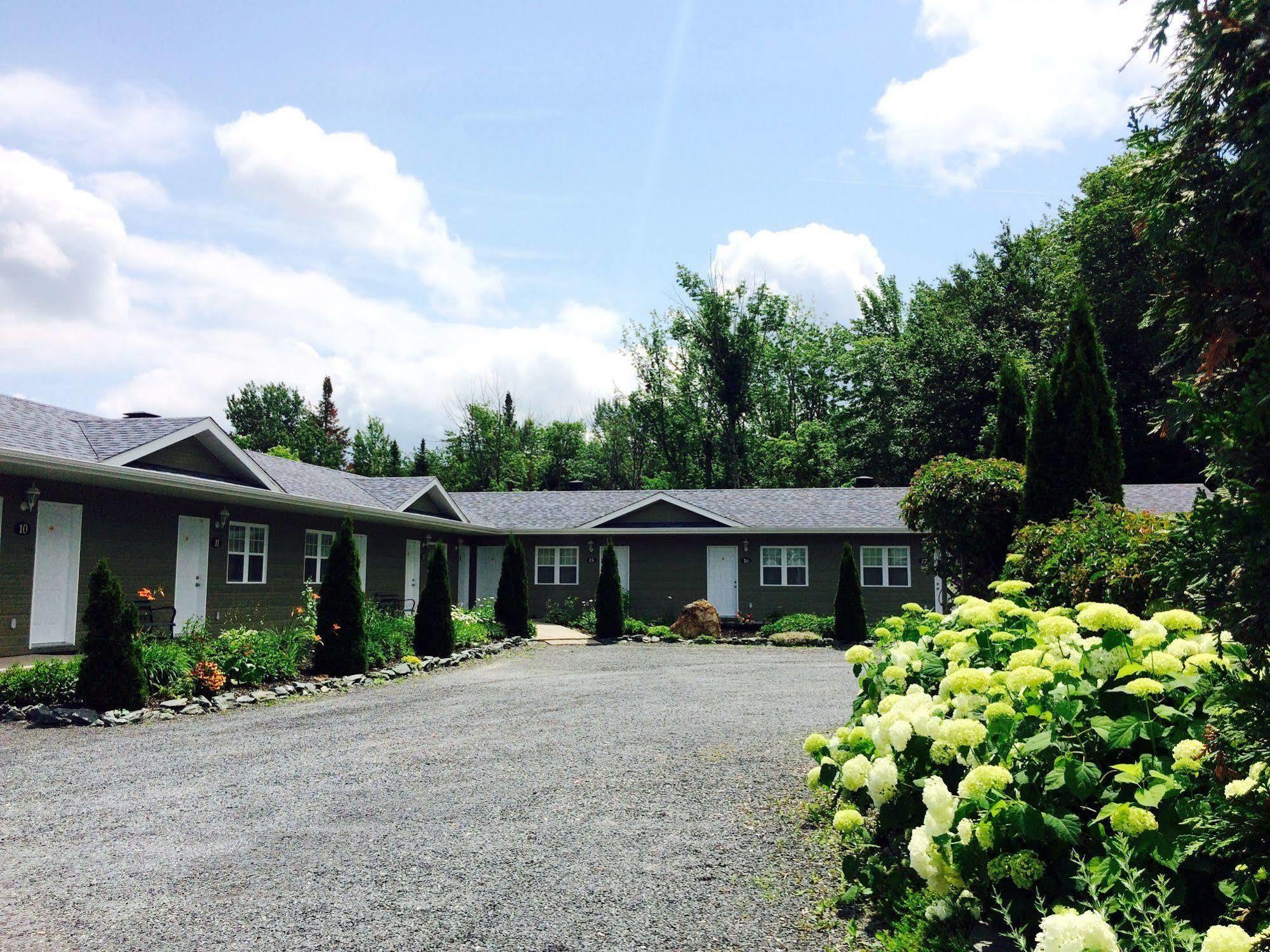 Motel Des Cedres Sherbrooke Exterior photo