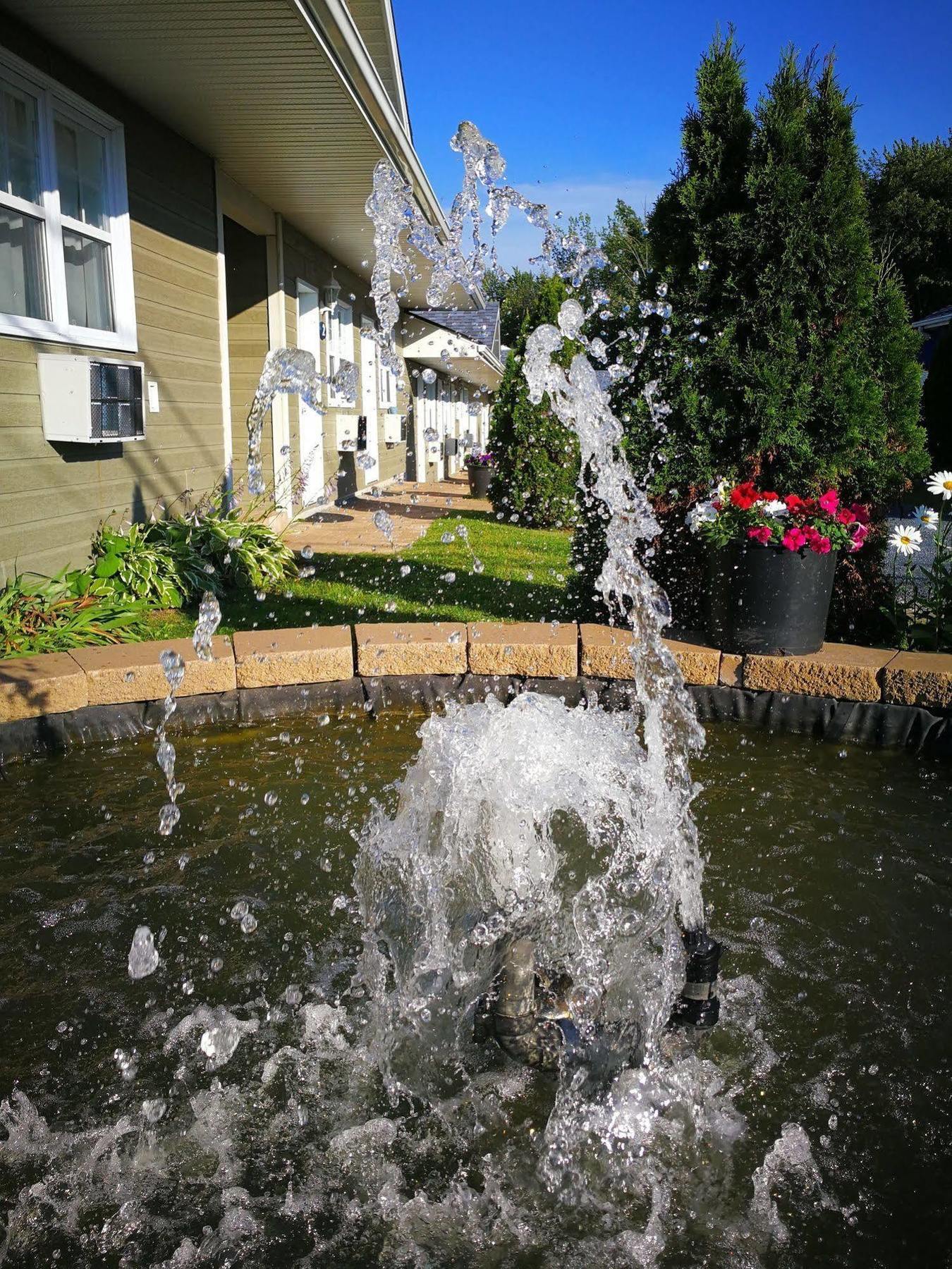 Motel Des Cedres Sherbrooke Exterior photo